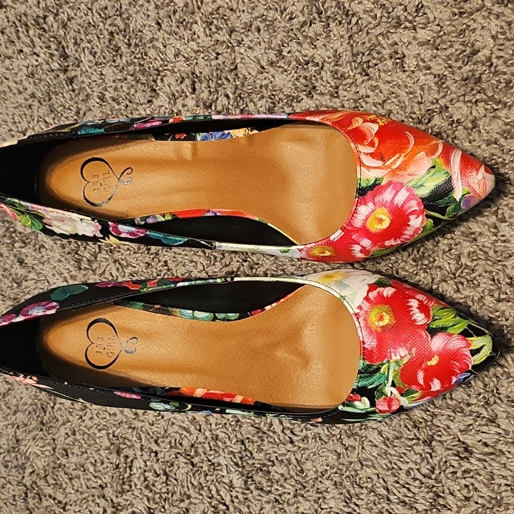 143 Girl Floral Pump